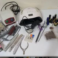 وسایل کاشت ناخن و میز در حد نو