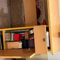 میز تحریر کاملا سالم و تمیز