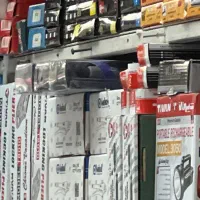 نیروی کار در ابزار فروشی