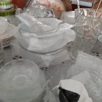 مقداری ظروف پذیرایی