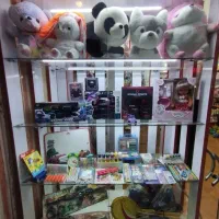 یک عدد ویترین و ۴ قفسه دیواری تمیز فقطط ۱۳۰۰