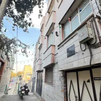 خانه در ۳ طبقه مستقل دارای ۳ سرویس مجزا