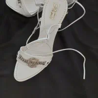 تعدادی کفش و صندل مجلسی و طبی