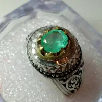 الماس کنزایت زمرد