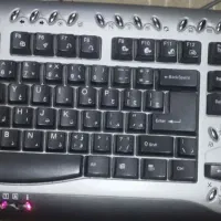 یک عدد کامپیوتر قدیمی