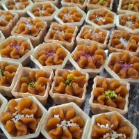 پذیرایی  مجالس ترحیم (سینی حلوا و خرما ) تازه