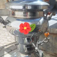 سماور قدیمی دسته چوبی شیک با پایه های طرح شیر