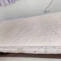 تخت چوبی به همراه تشک و کفی