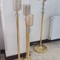 شمعدانی سه تایی ایستاده بلند کنار سالنی