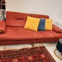 مبل راحتی ، جلو مبلی ، میز تلویزیون ، فرش ، لوستر