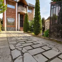 اجاره ویلاباغ۳۰۰متری/شهرکی/فرنیش کامل(خانم الهی)