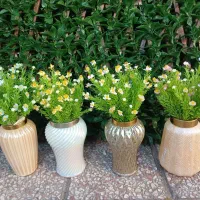 گلدان بلوری تزیینی با گل مصنوعی