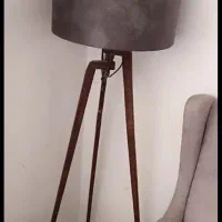 اباژور ایستاده