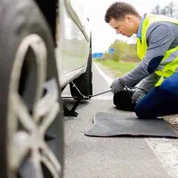 مکانیک سیار باطریساز درمحل امدادخودرو پنچری 24h