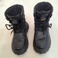 پوتین ، مناسب ۸و ۹ سال دخترانه ، درحد کاملا نو