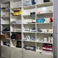 قفسه چوبی جادار رنگ استخونی