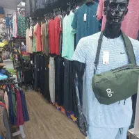 فروشنده آقا برای  فروشگاه پوشاک ورزشی