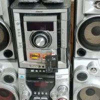 یک عدد ظبتت سونی ویک عدد ظبت ایوا.