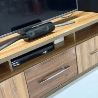 میز تلویزیون هایگلاس فوقالعاده تمیز و شیک|میز تلویزیون|شاهینشهر, سعدی جنوبی|دیوار