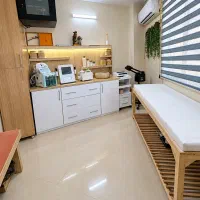 خدمات تخصصی پوست  پاکسازی، فیشیال، لک، جوش + خال