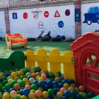 به یک نظافتچی  و یک مربی پیش یک و دو نیازمندیم