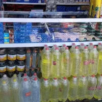 ویترین شیشهای 2 متری و یک متری در حد نو
