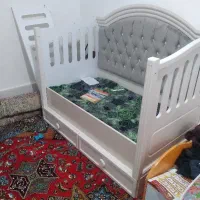 یک تختخواب بچه باتشک خوش خواب