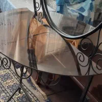 آینه ومیز فرفوژه تمیز و سالم