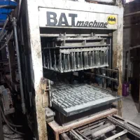 اپراتور‌ دستگاه‌ بلوک‌ زن‌‌‌راننده‌ دامپر