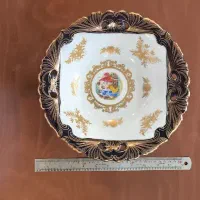 ظرف طلایی برجسته