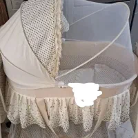 تخت کنار مادر کاملا سالم