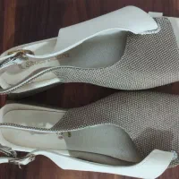 صندل سایز ۳۷/۳۸ میخوره