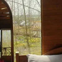 خانه چوبی در مجموعه جنگلی امن