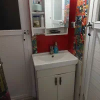 روشویی و کابینت و شیر