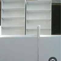 قفسه و پیشخوان چوبی