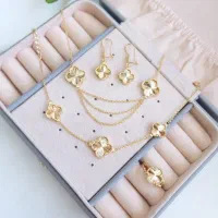 مقدار نقره نو همگی با روکش طلا ۱۸ عیار