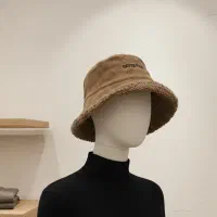 کت خز کوتاه و کلاه زمستانی|لباس|کرج, باغستان|دیوار