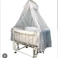 گهواره کنار مادر