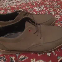 یه عدد کفش سایز ۴۳ و کفش چمن پسرانه سایز ۳۵