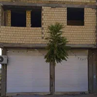 دو باب مغازه ویک واحد مسکونی طبقه بالا