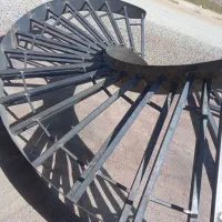 پله هارونی اتفاسه متربیست سانت است