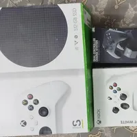 Xbox series s۵۱۲ همراه یک دسته اضافه و پایه شارژر