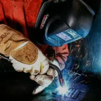 تعدادی جوشکار