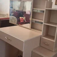 میز تحریر و آرایش