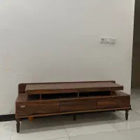 میز زیر تلویزیون