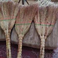 جارو قرمز سفید