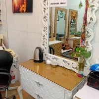 اینه ومیز ارایشگاه
