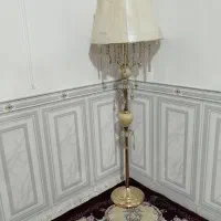 آباژور ایستاده