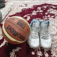 توپ و کفش بسکتبال