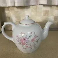 قوری. برندش تو عکس معلومه